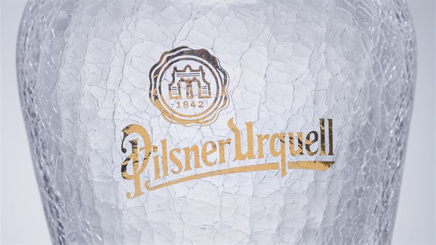 Do draby na iDNES.cz pjde deset uniktnch pivnch lahv Pilsner Urquell od designrky Miroslavy Kupkov. Vtek poputuje opt na konto Centra Paraple.