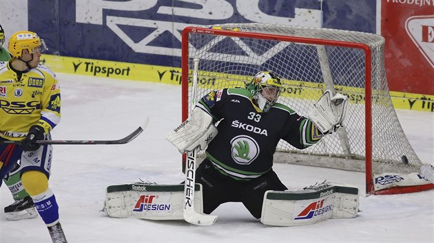 Boleslavsk glman David Rittich vykrbl puk po zlnsk stele tsn vedle sv branky.