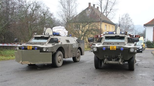 Obrnn transportry policie, kter dovezly pyrotechniky k muninmu skladu slo jedenct u Vrbtic, v jeho stee uvzl dlosteleck grant.