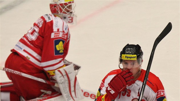 Olomouck hokejista Jakub Matai se raduje z glu, kterm pokoil tineckho imona Hrubce.