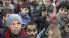 Sirotci na akci charitativní organizace v syrské Dúm (5. prosince 2014).