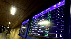 Zmatek na nádra�í v Brn�. Spoje nabírají dlouhá zpo�d�ní.