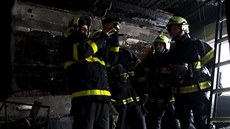 Plameny poničily i tři pokoje chaty Barborka. (4. prosince 2014)