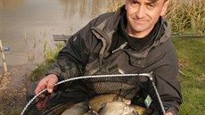 Takovéhle úlovky jsou na soukromých vodách b�né. Tyto ryby závodník po lovu...