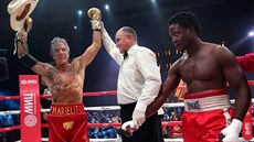 Mickey Rourke porazil o 33 let mlad�ího soupe�e.