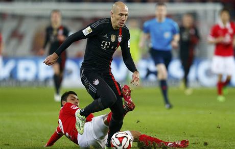 Arjen Robben je jedním ze ty hrá Bayernu, kteí se dostali do jedenáctky roku.