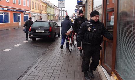 V ulicích poblí perovského pednádraí nyní stráníci hlídkují více ne...