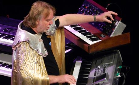 V Olomouci v únoru vystoupí klávesový mág a nkdejí len legendární skupiny Yes Rick Wakeman.