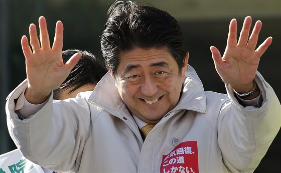 Japonské pedasné volby 2014. Souasný premiér inzóa Abe. (14. prosince 2014)