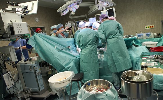 Transplantace orgán v IKEM.