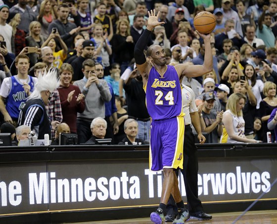 BRAVO. Kobe Bryant pekonal v historickém poadí stelc NBA legendárního...