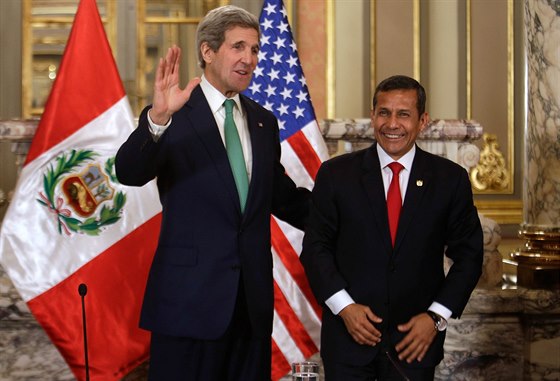 Americký ministr zahranií  John Kerry a prezident Peru Ollanta Humala.