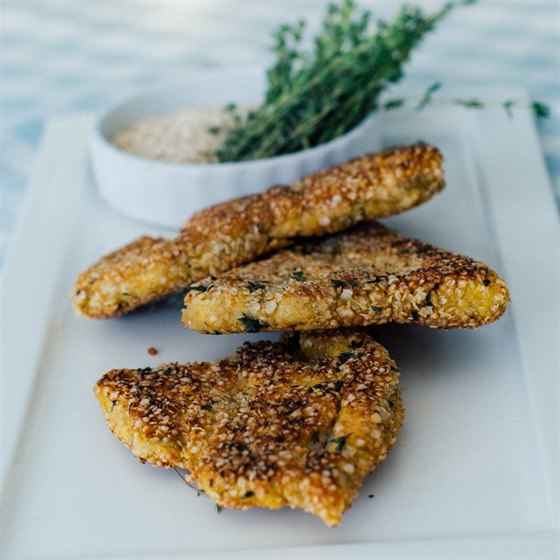 Kr�tí �ízek v quinoovém trojobalu si mohou dát i celiaci.