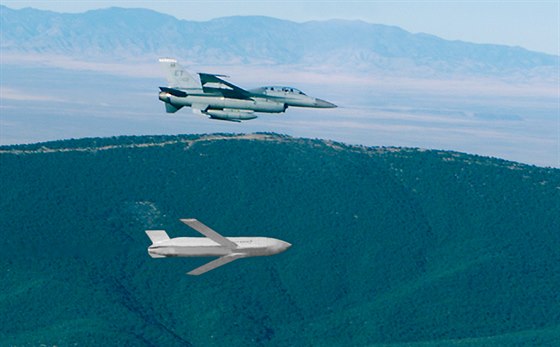 Křídlatá střela AGM-158 JASSM odhozená z letounu F-16