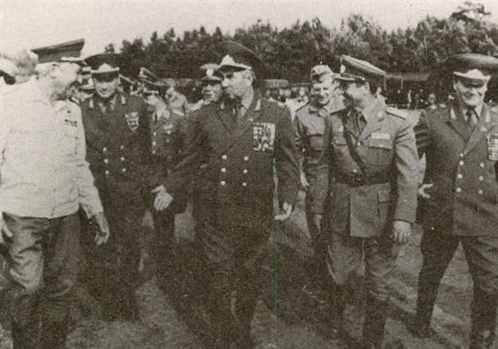 Sovětský maršál Viktor Kulikov, vrchní velitel sil Varšavské smlouvy...