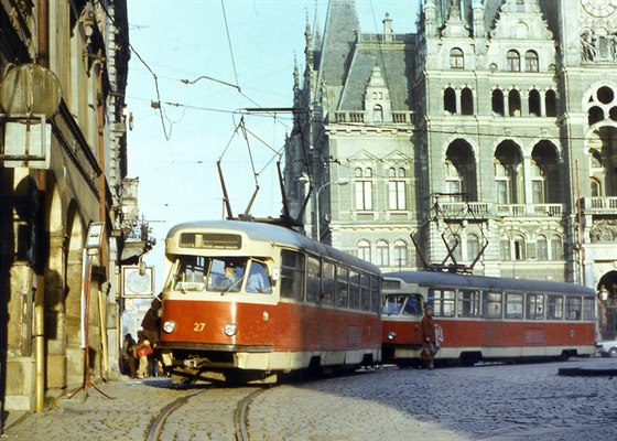 Do roku 1984 jezdily tramvaje dnení Moskevskou ulicí a pokraovaly na Lidové...