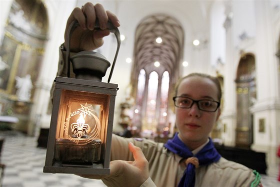 Betlémské svtlo pinesli skauti do katedrály na Petrov.