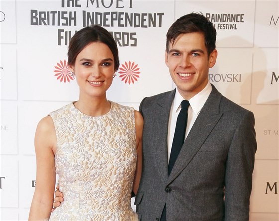 Keira Knightley a James Righton na Britain Independent Film Awards (Londýn, 7....
