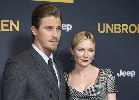 Garrett Hedlund a Kirsten Dunstová (Los Angeles, 15. prosince 2014)