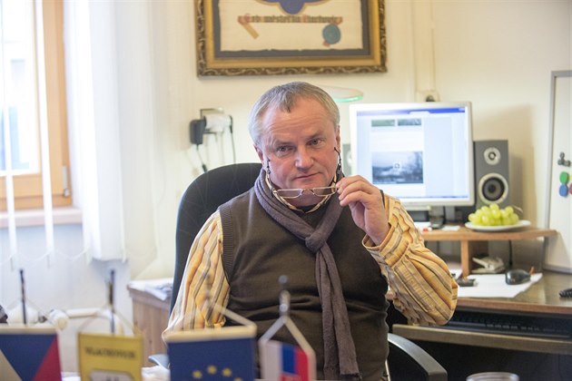 Starosta Vlachovic Zden�k Hov�ák.