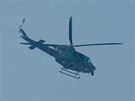 Vrtulník pákistánské armády nad kolou v Péávaru, na kterou zaútoil Taliban...