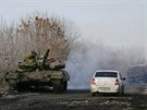 Tank proruských separatist u obce Rozsypne (15. prosince 2014)