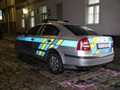 V Praze se v nedli nkdo pokusil zapálit policejní auto (14.12.2014)