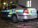 V Praze se v nedli nkdo pokusil zapálit policejní auto (14.12.2014)