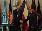 Ministr obrany Martin Stropnický pi jednání s afghánským ministrem obrany...