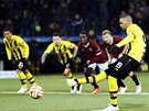 Guillaume  Hoarau z  Young Boys Bern stílí z penalty rozhodující gól do sít...