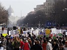 Pes deset tisíc lidí demonstrovalo v centru Washingtonu proti policejnímu...