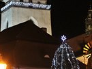 Ve stejném odstínu, v nm v Pelhimov svítí vánoní strom, se nad ním tyí i...