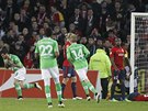 Vieirinha (vlevo) z Wolfsburgu slaví gól do sít Lille.