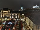 Také Bratislava láká na vánoní trhy.