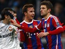 JSI PAÁK! Mario Götze z Bayernu Mnichov (uprosted) gratuluje Thomasu...