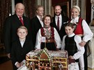 Norská královská rodina: král Harald V. a královna Sonja, korunní princ Haakon...