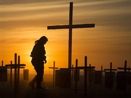 PIETA. V písku slavné brazilské pláe Copacabana vyrostlo 152 devných kí....