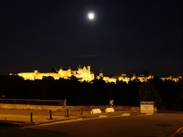 Hrad Carcassonne se majesttn ty nad mstem, je ndhern, obrovsk a hned...