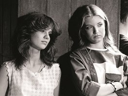Katarína Šugárová a Eva Vejmělková ve filmu Fontána pro Zuzanu (1985)