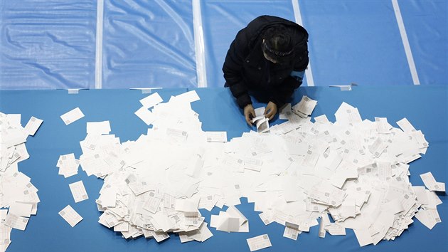 Japonsk pedasn volby 2014. (14. prosince 2014)