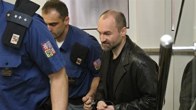 Knz Erik Tvrdo u havlkobrodskho soudu kvli obvinn ze sexulnho zneuvn (16. prosince 2014)