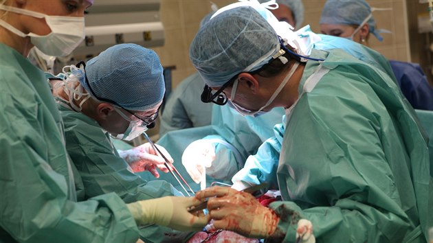 Uniktn transplantace pti orgn najednou (19. prosince 2014)