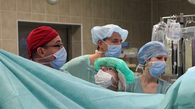Unikátní transplantace pěti orgánů najednou (19. prosince 2014)