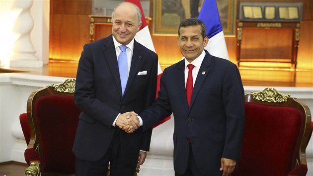 Francouzsk ministr zahrani Laurent Fabius a prezident Peru Ollanta Humala.