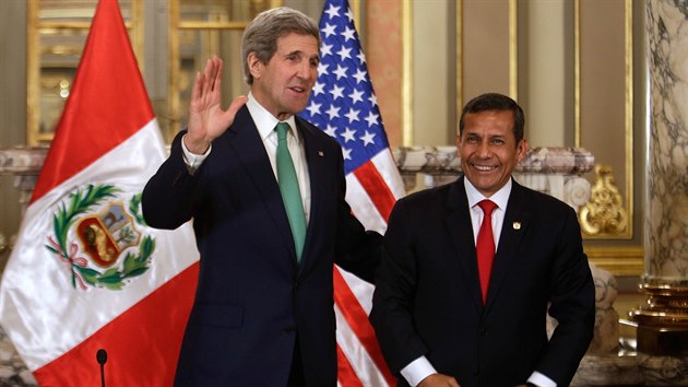 Americk ministr zahrani  John Kerry a prezident Peru Ollanta Humala.