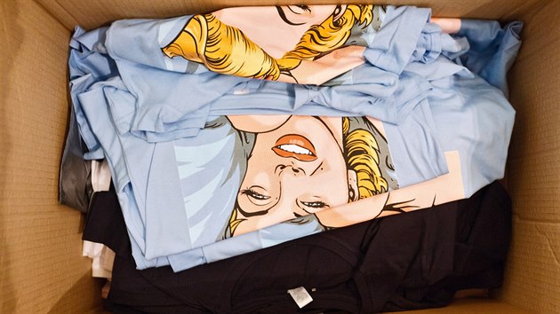 Obchod v pop-artovm centru m v nabdce napklad trika s motivem Marilyn Monroe