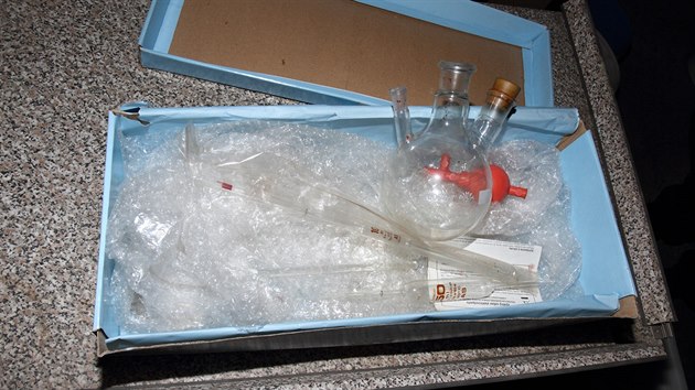 V�robci vyu��vali i laboratorn� vybaven�.