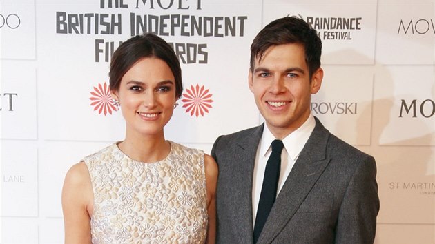 Keira Knightley a James Righton na Britain Independent Film Awards (Londn, 7. prosince 2014)