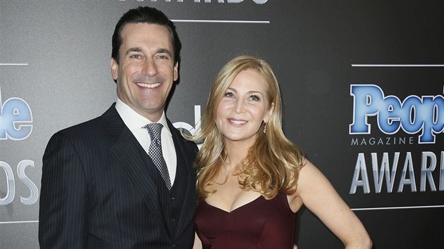 Jon Hamm a Jennifer Westfeldtov (Beverly Hills, 18. prosince 2014)