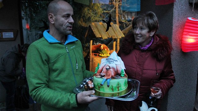 V jihlavsk zoo ktili mal pandy erven, za kmotra el horolezec Radek Jaro. Zvecm bratrm dal jmna  Radek a Janek.